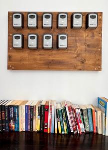 a wooden shelf with a bunch of books at Bliss Inn Tunari in Tunari +25 photos