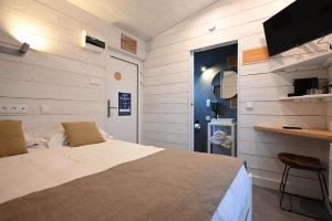 Postel nebo postele na pokoji v ubytování Lodges de Camargue