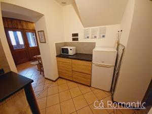 a kitchen with a refrigerator and a microwave at Romantic Relax in Venas
