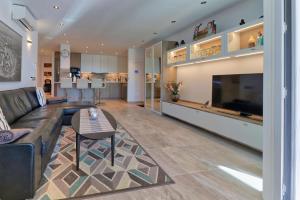 Kuchyň nebo kuchyňský kout v ubytování Lujo y relax Reserva Higuerón Benalmádena Costa por Key-Wise