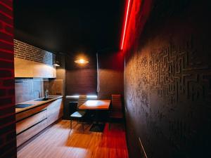 Kuchyň nebo kuchyňský kout v ubytování Biplan Hotel