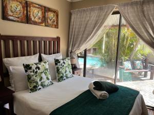 a bed in a bedroom with a view of a pool at SU CASA B&B in Springfield