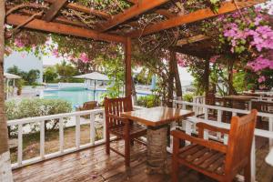 Piscina di Ocean Point Beach Resort & Spa Adults Only o nelle vicinanze