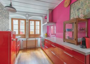 Η κουζίνα ή μικρή κουζίνα στο Appartement de vacances Un ange passe à Porrentruy