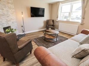 a living room with a couch and a fireplace at Old Peak in Scarborough