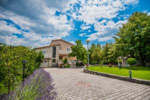 Сад в Villa Glorija