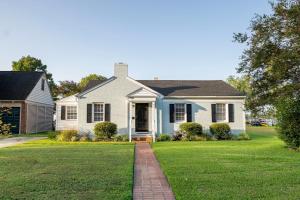 a white and blue house with a grass yard at Waterfront Edenton Bay Cottage - Walk to Dtwn in Edenton