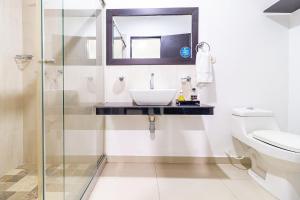 Ένα μπάνιο στο Ayenda Quinta Estación +23 φωτογραφίες