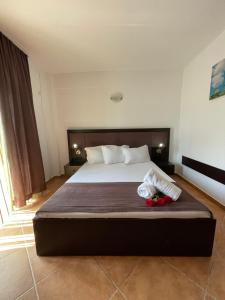 Postel nebo postele na pokoji v ubytování Ametist Casa Leului