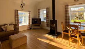 A seating area at Inviting 2-Bed Barn with hot tub near Muirkirk