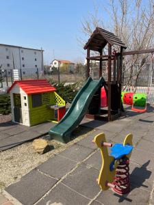 Herní místnost nebo prostor pro děti v ubytování Ametist Casa Leului