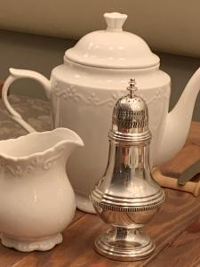 Macherin的住宿－Le Clos 24，茶壶和茶壶