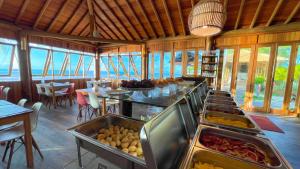 Comida no apart-hotel ou em algum lugar perto