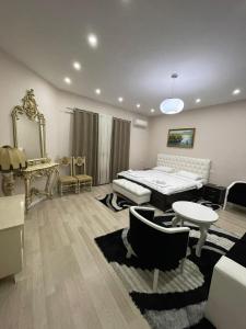 Afbeelding uit fotogalerij van Hotel Holiday in Koplik +25 foto's