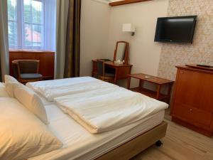 Posteľ alebo postele v izbe v ubytovaní Gizella Hotel and Restaurant