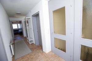 Kép WOHNUNG OBERGESCHOSS mit 3 Schlafzimmer in ruhiger Gegend szállásáról Mäder városában a galériában