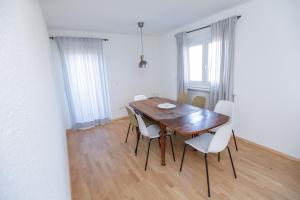 Kép WOHNUNG OBERGESCHOSS mit 3 Schlafzimmer in ruhiger Gegend szállásáról Mäder városában a galériában
