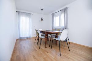 Kép WOHNUNG OBERGESCHOSS mit 3 Schlafzimmer in ruhiger Gegend szállásáról Mäder városában a galériában