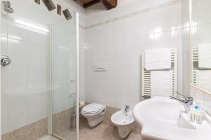 Koupelna v ubytování Hotel La Pace