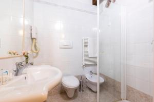 Koupelna v ubytování Hotel La Pace