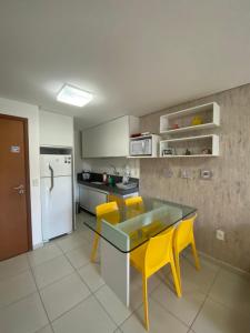 Kuchyň nebo kuchyňský kout v ubytování Carneiros Beach Resort - Flat