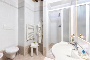 Koupelna v ubytování Hotel La Pace