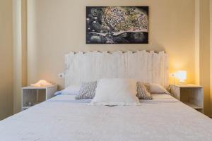 A bed or beds in a room at Apto en primera línea de playa