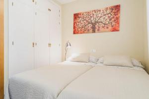 A bed or beds in a room at Apto en primera línea de playa