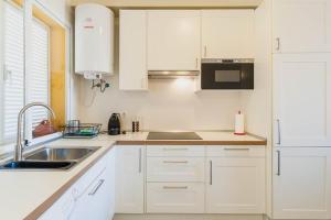 A kitchen or kitchenette at Apto en primera línea de playa