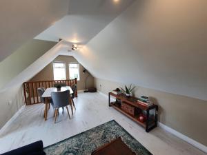 Afbeelding uit fotogalerij van Beautiful 2 bedroom guest house with private pool in Lacock, Wiltshire in Lacock