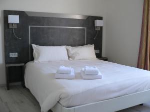 Un ou plusieurs lits dans un hébergement de l'établissement Hotel Moderne