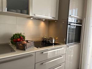 Kuchnia lub aneks kuchenny w obiekcie Apartman Yacht