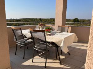 Balkon lub taras w obiekcie Apartman Yacht