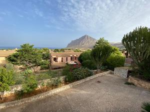a view of a house with a mountain in the background at Villa dei Tramonti in Custonaci