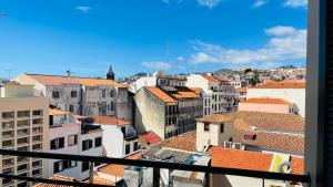 Vue générale sur Funchal ou vue de la ville depuis l'appartement