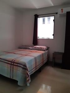 Giường trong phòng chung tại Férias na Praia