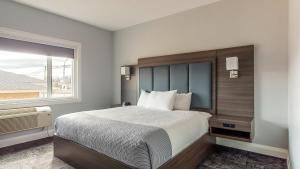 Postel nebo postele na pokoji v ubytování Park Inn by Radisson Osoyoos