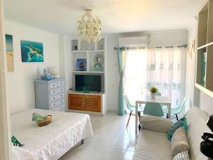 TV a/nebo společenská místnost v ubytování Estudio muy acogedor en Benalmádena