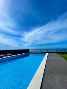 a swimming pool with a view of the ocean at Vivenda Luxuosa in Feteiras