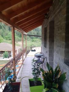 Balkón nebo terasa v ubytování Bujtina Vila Dodo + 23 fotografií