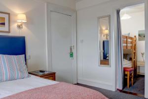 Säng eller sängar i ett rum på The Beachcroft Hotel, BW Signature Collection