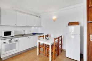 Kuchnia lub aneks kuchenny w obiekcie Costa Isora Frontline & Pool By Paramount Holidays