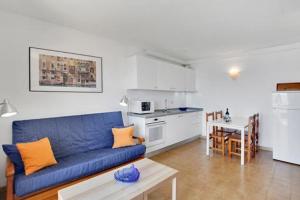 Kuchnia lub aneks kuchenny w obiekcie Costa Isora Frontline & Pool By Paramount Holidays