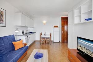 Kuchnia lub aneks kuchenny w obiekcie Costa Isora Frontline & Pool By Paramount Holidays