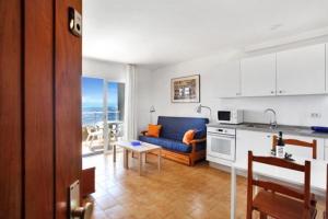 Kuchnia lub aneks kuchenny w obiekcie Costa Isora Frontline & Pool By Paramount Holidays