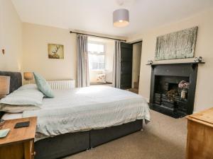 Ένα ή περισσότερα κρεβάτια σε δωμάτιο στο Duddon Cottage