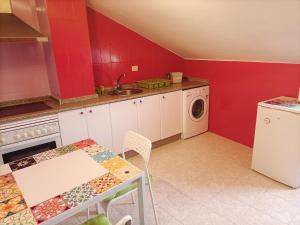Kuchnia lub aneks kuchenny w obiekcie NAMASTÉ Avenida Compostela 6, 4B sin ascensor