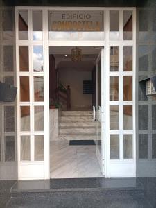Fasada lub wejście do obiektu NAMASTÉ Avenida Compostela 6, 4B sin ascensor