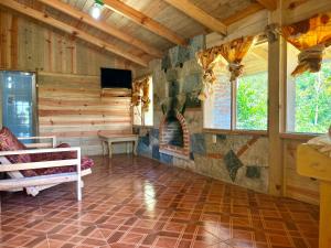 TV a/nebo společenská místnost v ubytování Cabañas los Cedros + 37 fotografií
