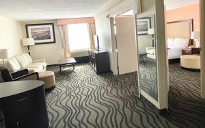 Posezení v ubytování Fairbridge Hotel Cleveland East